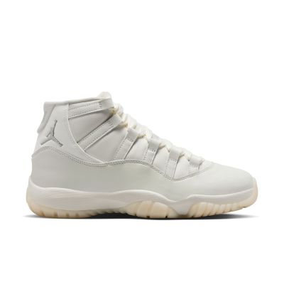 Air Jordan 11 Retro "Pearl" Wmns - Biały - Trampki